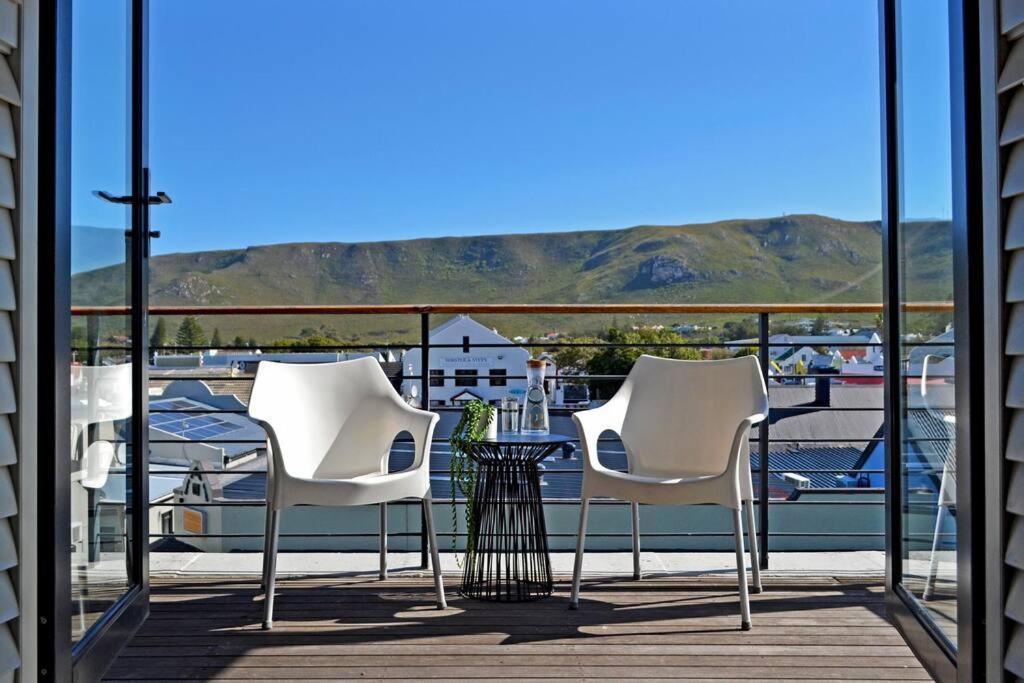 Central Sea View Apartment, Hermanus Waterfront Exterior photo