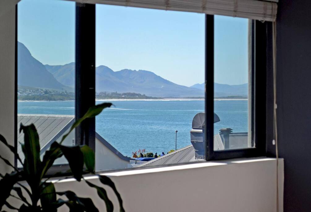 Central Sea View Apartment, Hermanus Waterfront Exterior photo