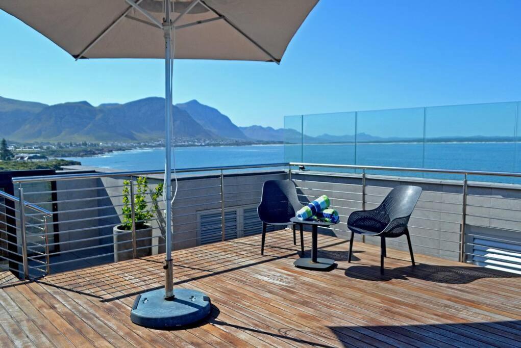 Central Sea View Apartment, Hermanus Waterfront Exterior photo